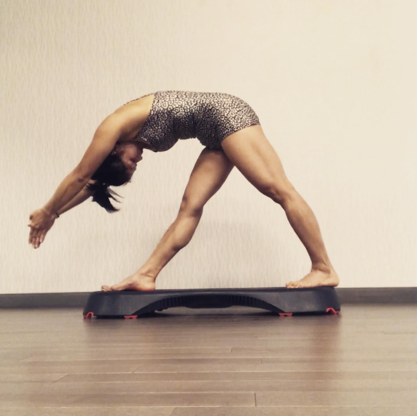 10.-Standing-Separate-Leg-Head-to-Knee-Pose-Diana-Aldeguer