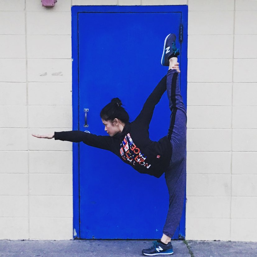 6-Standing-Bow-Pulling-Pose-11-Diana-Aldeguer