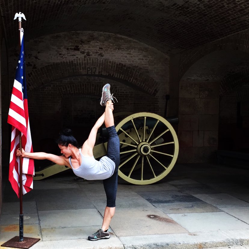 6-Standing-Bow-Pulling-Pose-12-Diana-Aldeguer