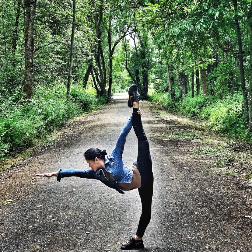 6-Standing-Bow-Pulling-Pose-9-Diana-Aldeguer