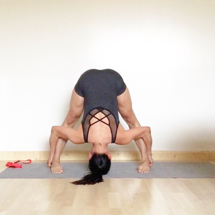 8-Standing-Separate-Leg-Stretching-Pose-6-Diana-Aldeguer